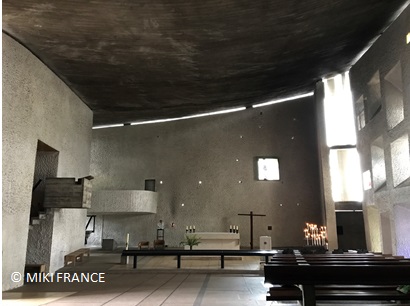 ル・コルビュジェ後期の最高傑作 ロンシャン礼拝堂 みゅうパリブログ